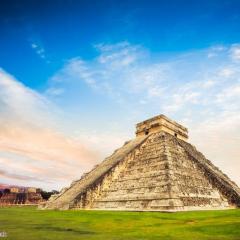 shutterstock_226914397 Temple of Kukulkan, pyramid in Chichen Itza, Yucatan, Mexico.jpg