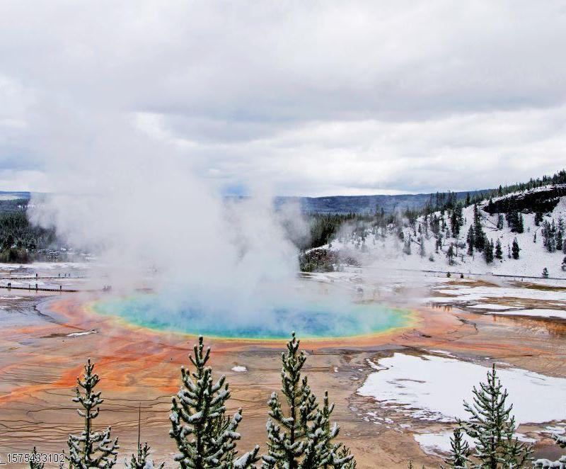 le Grand Pristamic sous la neige en hiver au parc national du Yellowstone