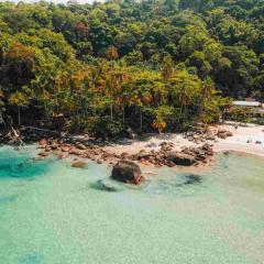 shutterstock_2237938531  Plage d'Ilha Grande aventureiro Angra dos Reis.jpg