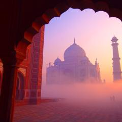 Uttar-Pradesh-Agra-Taj-Mahal-View-from-doorway.jpg