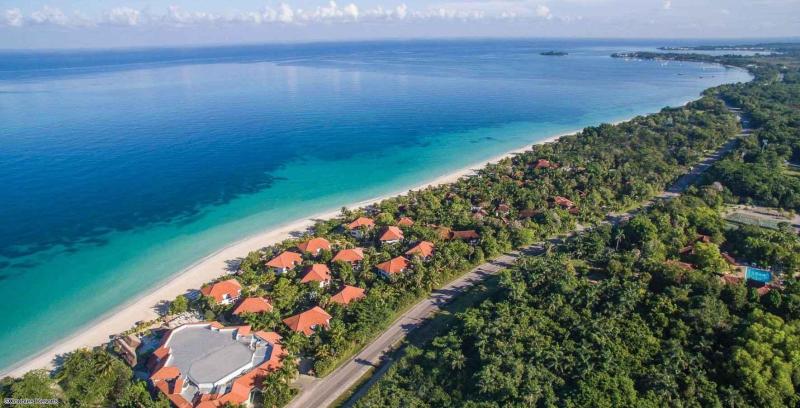 Couples Swept Away - Negril
