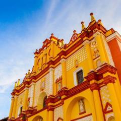 shutterstock-525556303-Church-in-San-Cristobal-de-las-Casas-Chiapas.jpg