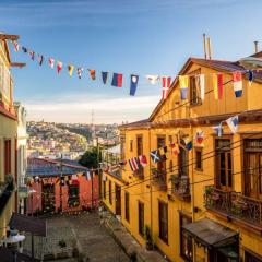 shutterstock-429063163-Colorful-buildings-of-the-UNESCO-World-Heritage-city-of-Valparaiso.jpg
